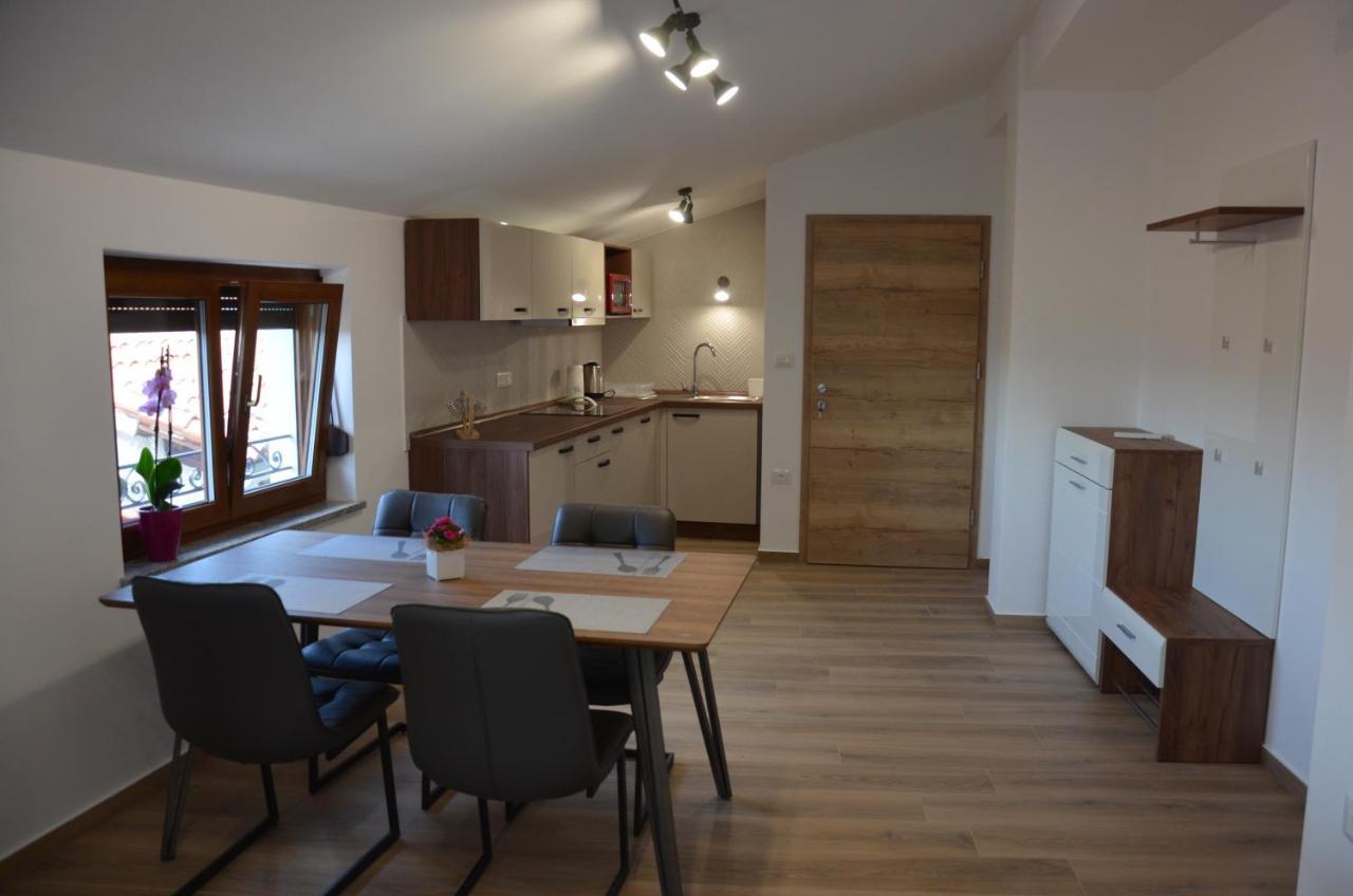 Apartmaji Tanto Malovse Crnice Exterior photo