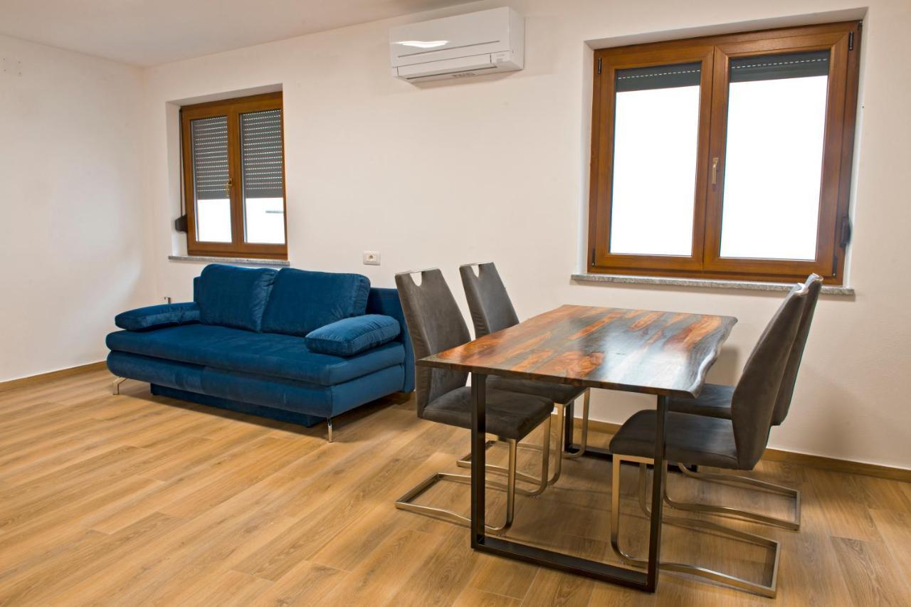 Apartmaji Tanto Malovse Crnice Exterior photo